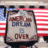 【透视】生活成本上升、信用卡债务增加、贫富差距拉大 美媒：美国梦已死！