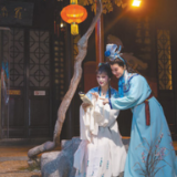 小剧场里看大戏（艺术为城市添彩）
