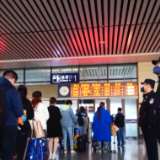 公安部铁路公安局集中打击整治站车霸座 猥亵 强讨等行为