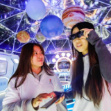 数字峰会氛围浓 福州元宇宙沉浸式体验馆受热捧