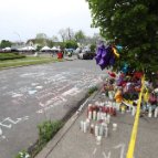 美国布法罗枪击案一周年之际专家发声：消除种族歧视收效甚微 问题由来已久