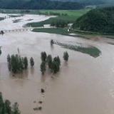 各地抓好粮食作物抢积温、促早熟工作 涝区雨后及时开展降渍
