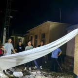 滞留72小时的列车上，有位警察大学教师……
