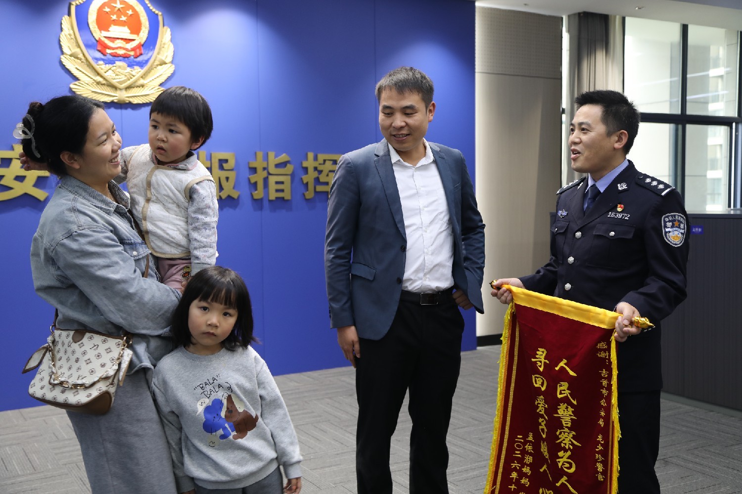 全网在找的无名便衣民警就是他！