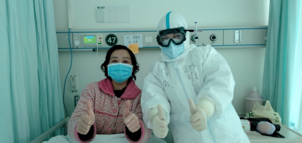 新冠患者给何微点赞(1).jpg 新冠患者给何微点赞(1).jpg