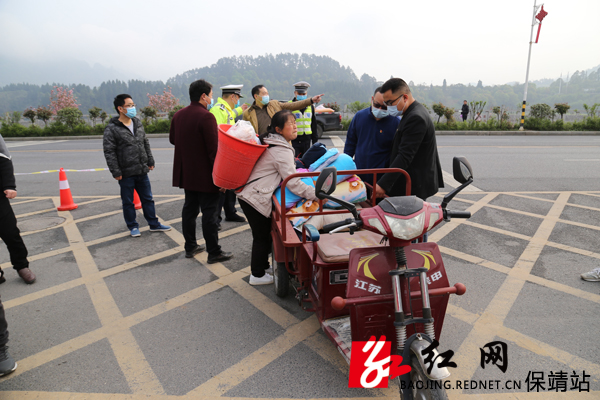 维护交通秩序.JPG