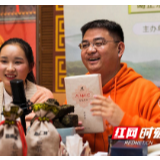 一场直播卖货200多万 湖南“教授县长”直播卖茶成“网红”