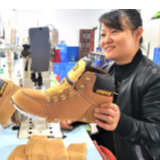 长沙市鞋业龙头企业推介产品,副市长开心“带货”