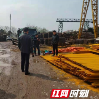 露天喷漆异味扰民 这种方便要不得