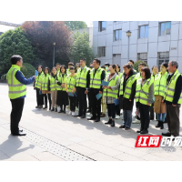 下沉425名采集员 筑牢城市管理基层战斗堡垒
