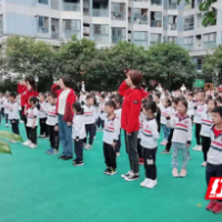 今日上学，孩子们这样缅怀袁隆平爷爷