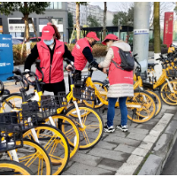 学雷锋！我们这样做超有范！