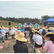 望城区桥驿镇：一场农场地头的主题党日活动