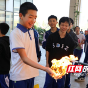 大咖进校园 炫酷科技节点亮青少年创新梦想