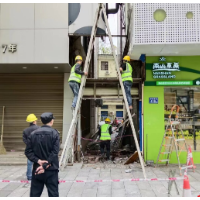 消防通道违建被拆除，小区居民心“敞亮”