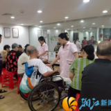 骑龙关爱“医”路行  “两热”预防护平安