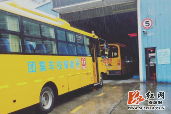 校车_meitu_1.jpg