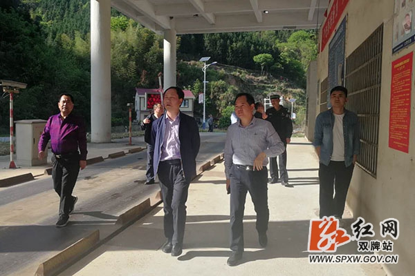 杨敏调研双红治超站_副本.jpg