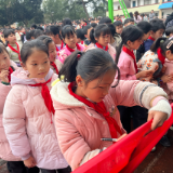 学雷锋，践行动！雷锋精神与小学生的别样互动