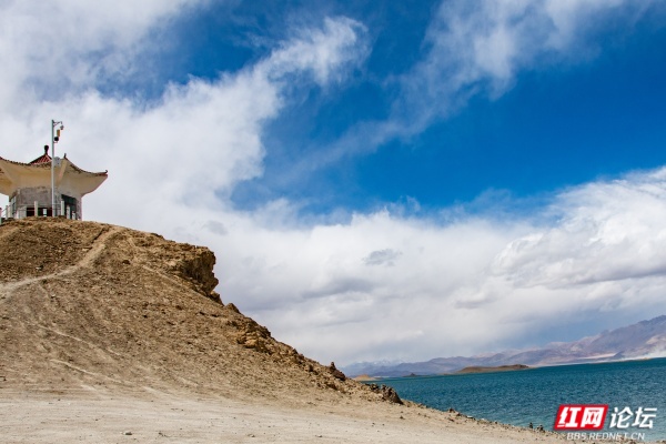 7、班公湖旁的观景台。田文国摄.jpg 7、班公湖旁的观景台。田文国摄.jpg