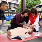 从问诊到理发!郴州志愿者把健康课堂和便民服务一起搬来了