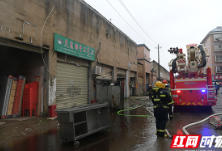 长沙市雨花区天华路朱六灵仓库发生火灾无人员伤亡