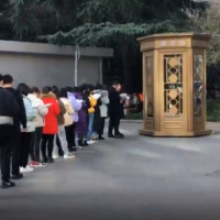 《朗读者》线下活动正在录制 湖南图书馆“朗读亭”前排起长队