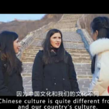 醉心中国红，亚美尼亚双胞胎姐妹花长城脚下过大年 | Z世代青年说