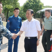 八一建军节到来之际，许达哲赴空军航空兵某旅走访慰问