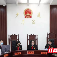 @家长们，依法带娃！湖南首份《家庭教育告知书》发给了这对父母