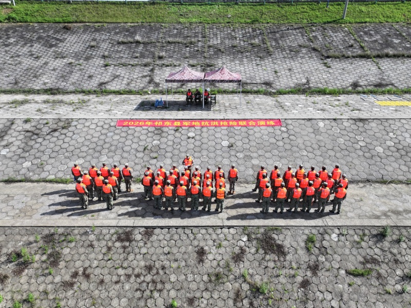 图 1军地联合演练民兵集合现场_副本.jpg