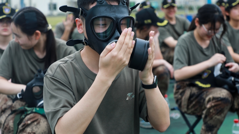 穿戴防毒面具演练_副本.jpg 穿戴防毒面具演练_副本.jpg