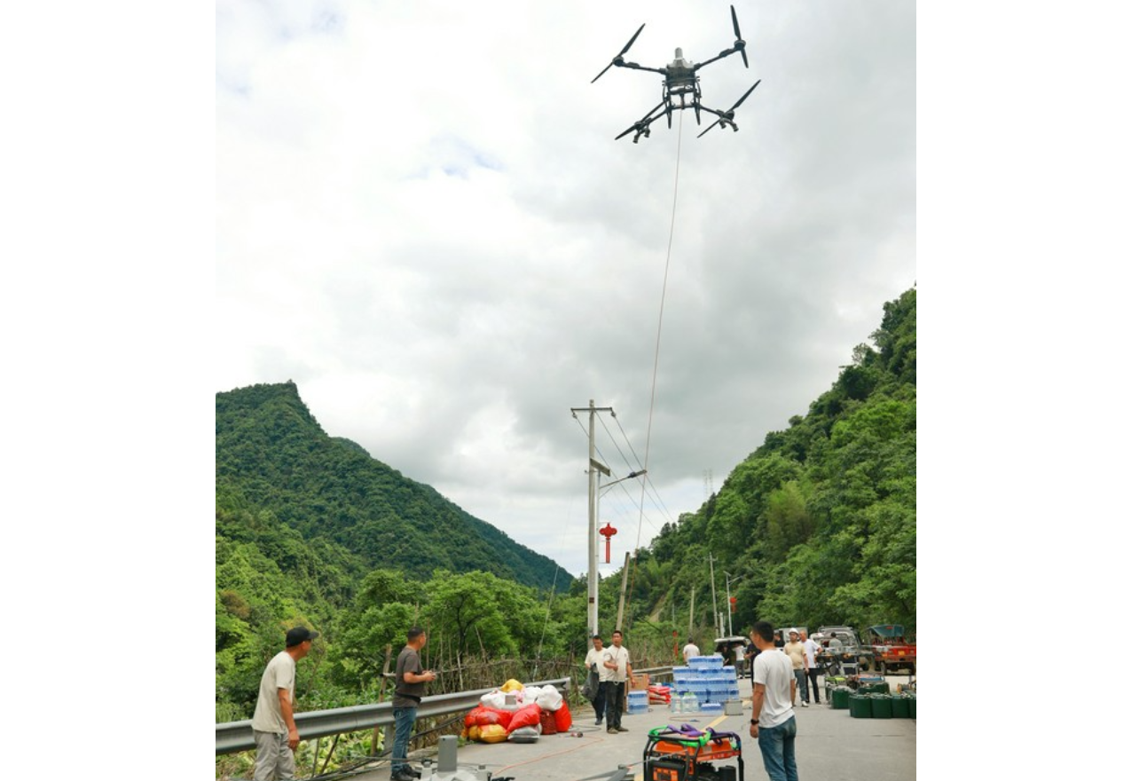 常德石门县：无人机和三轮车接力 物资送进了断路村