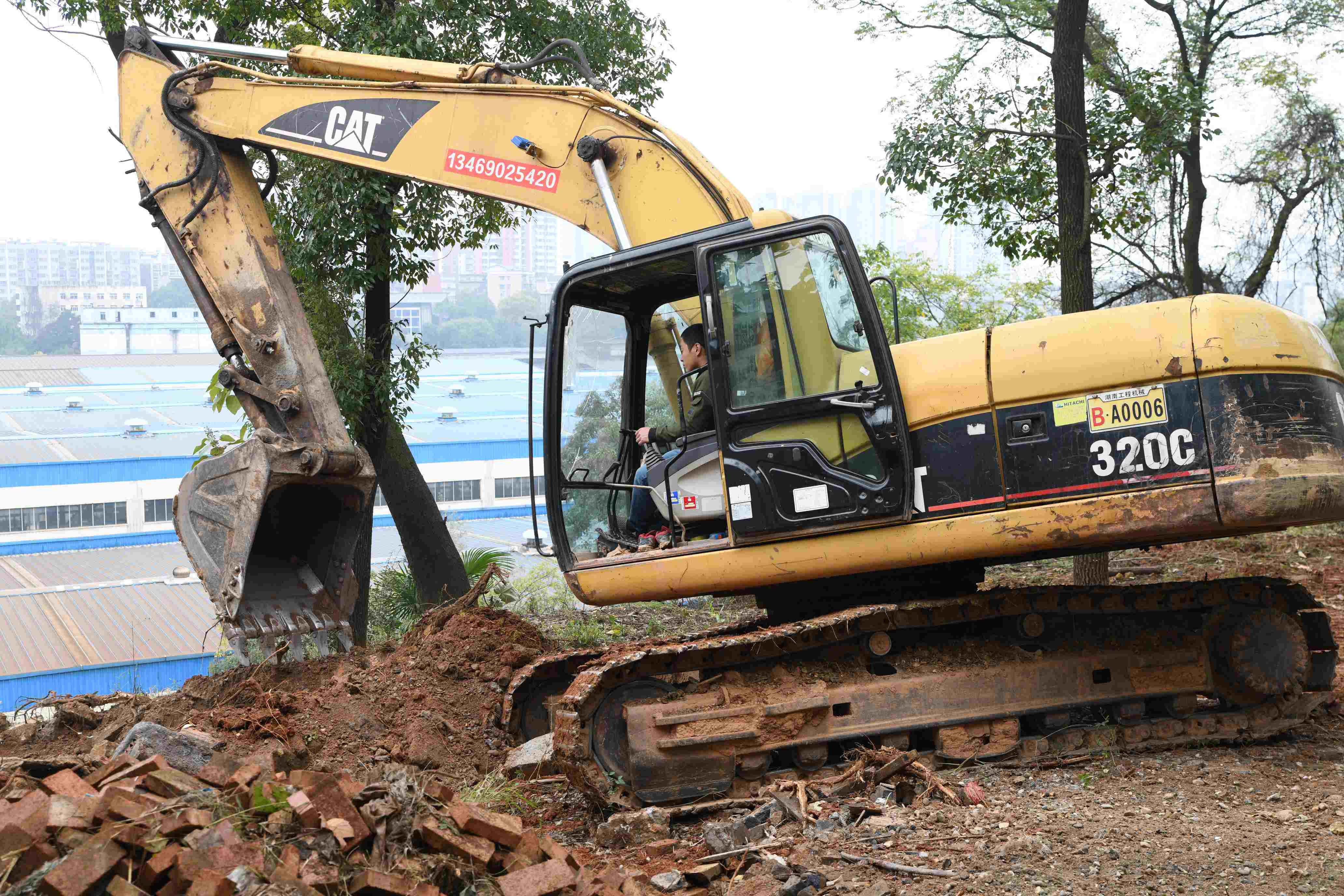 株洲交通事务中心全力帮助道岔公司处治山体滑坡