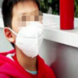 12岁男孩独自回国:戴口罩20小时不吃不喝,临近脱水