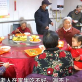 打工人就地过年，老家留守老人儿童怎么办？