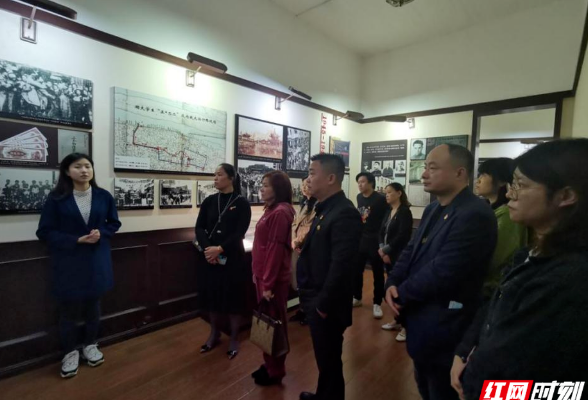 长沙向东南社区党员前往湖南和平解放历史陈列馆开展党史学习教育