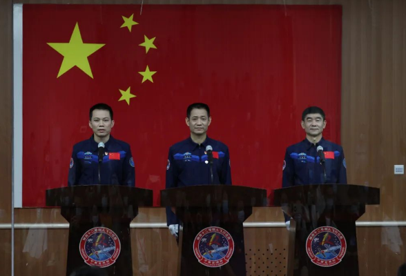 明日出征！神舟十二号航天员精彩亮相！