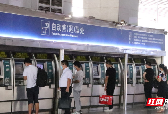12306大字体新功能获赞，不少老人手机上买到了中秋火车票！