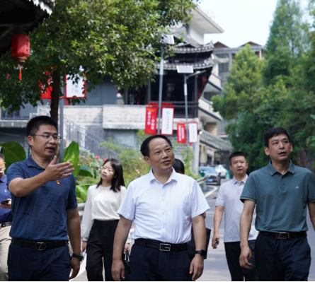 省人大财经委赴娄底新化开展促进中医药产业发展情况调研