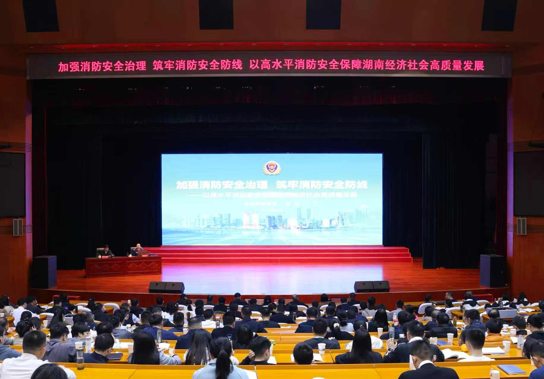 谈迅来校（院）作专题辅导报告