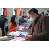 【郴州日报头版】资兴发放稳就业百万“大礼包”