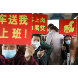【人民日报客户端】资兴“点对点”免费专车接湖北老乡返岗