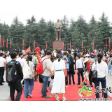 “十一”小长假第二天  韶山迎来游客高峰（图）