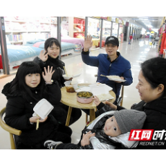 新春走基层丨我们的这一年·小商品店主困境之中求发展