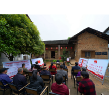 湘潭县乌石镇:在百年老学堂前听老党员讲党史忆党恩