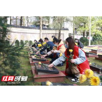 萋萋芳草怀英烈丨湘潭市举行“2022·奋进·清明祭英烈”活动（图）