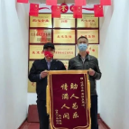 湘潭市：年迈老人突发疾病  公交司机紧急送医