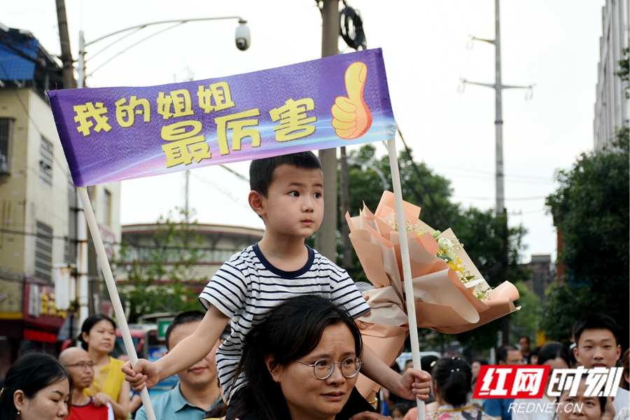 谁家的弟弟这么贴心？.jpg