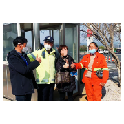 卫生间内发现“无主”手提包  湘潭高速人几经周折物归原主